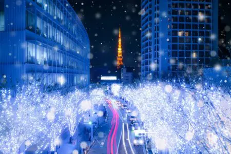 六本木ヒルズ　けやき坂　ライトアップ　クリスマス　イルミネーション　雪　東京タワー　ドミノピザ　働く誇りとプライド　リーダーとしての自覚　教えてくれたのはマニュアルではなく、クリスマスシーズンの冷たい雪の日