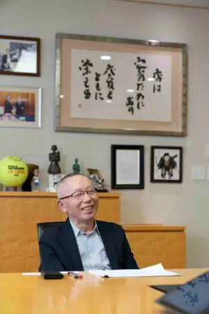 ユニクロ　紳士服店から世界企業