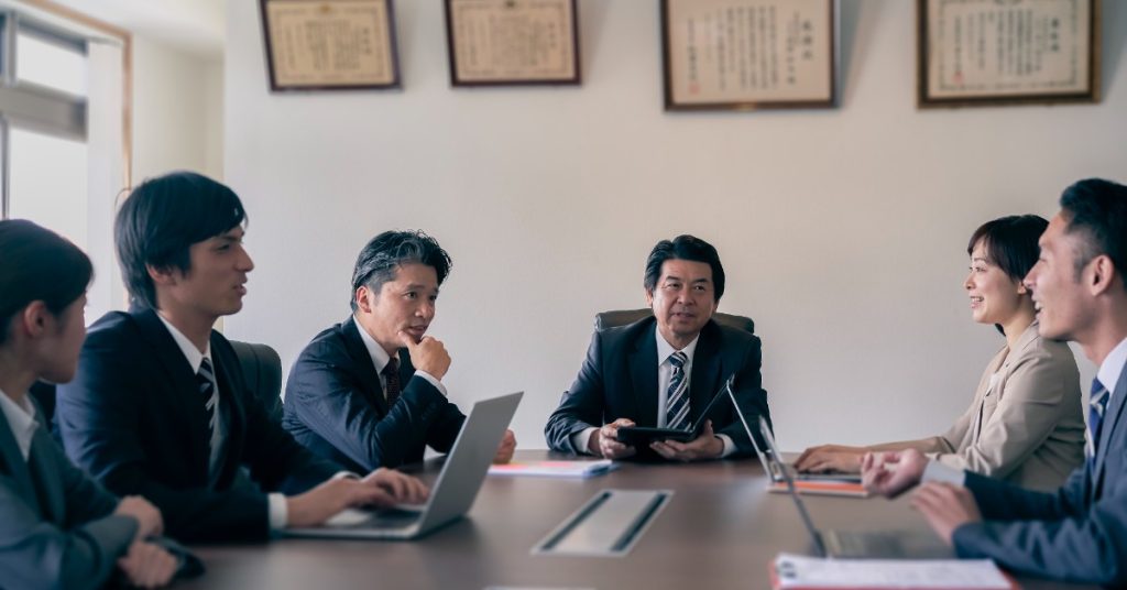 取締役会　社長が各取締役から組織全体像把握のため各機能と対処の報告を受ける