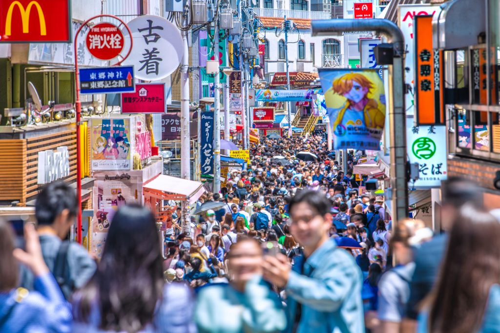 繁盛立地　店長が知っていると得する立地の応用　立地条件や商圏特性を変えることはできないが、店舗への悪影響を改善することは可能。立地の改善は店舗、現場で行う　原宿竹下通り　マクドナルド　WEGO　吉野家　インバウンド