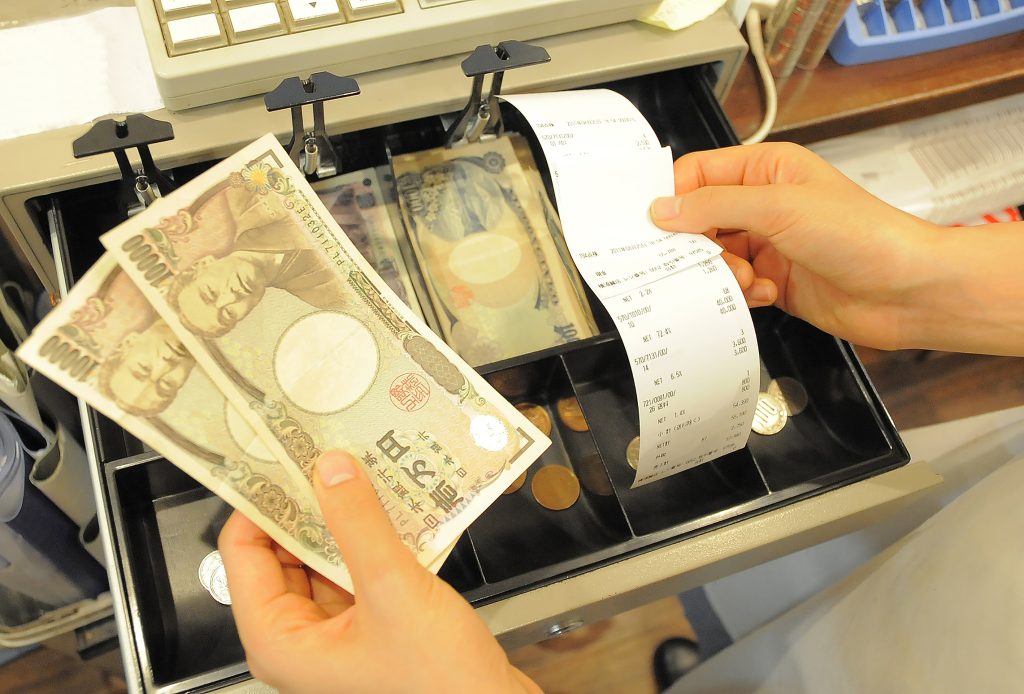 店舗　現金管理マニュアル　現金監査　不正犯罪防止　証憑チェックのポイント　レジ会計　金庫　一万円　高額紙幣の取り扱い　現金管理のポイントと対策　不正事例や不正の手口　ビジネス成功の秘訣