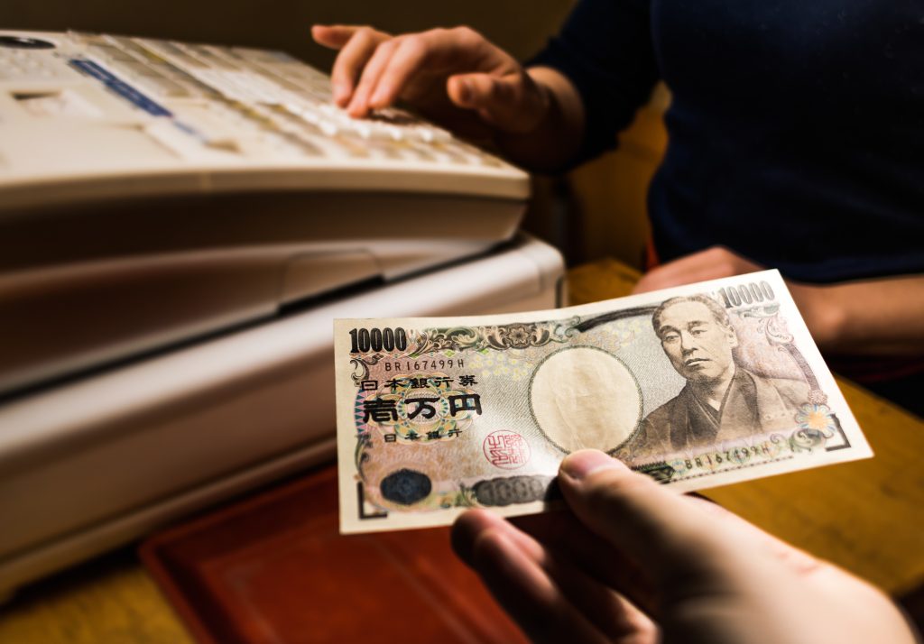 店舗　現金管理マニュアル　現金監査　不正犯罪防止　証憑チェックのポイント　レジ会計　金庫　一万円　高額紙幣の取り扱い　現金管理のポイントと対策　不正事例や不正の手口　ビジネス成功の秘訣