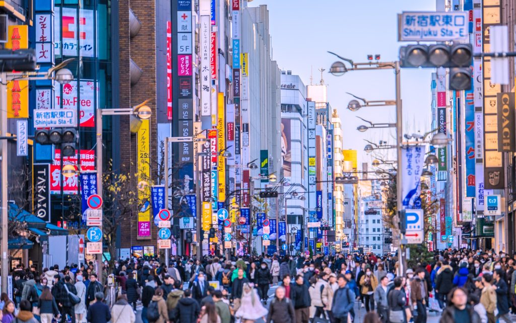 店舗マーケティング　ストアレベルマーケティング　集客の教科書　攻めの5段階集客術　店舗近隣を攻める　ターゲットが集まる場所に出向いて、来店を促し集客する　お客様と直接の接点をもつ最も重要なメディア　ツールの配布、自店のアピール　差別化戦略